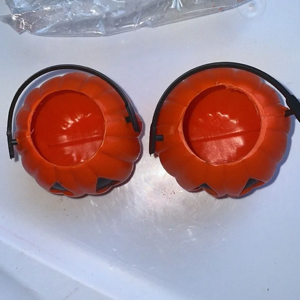 2 Halloween plastic Jack O Lantern treat‎ holders, party favors or decorations